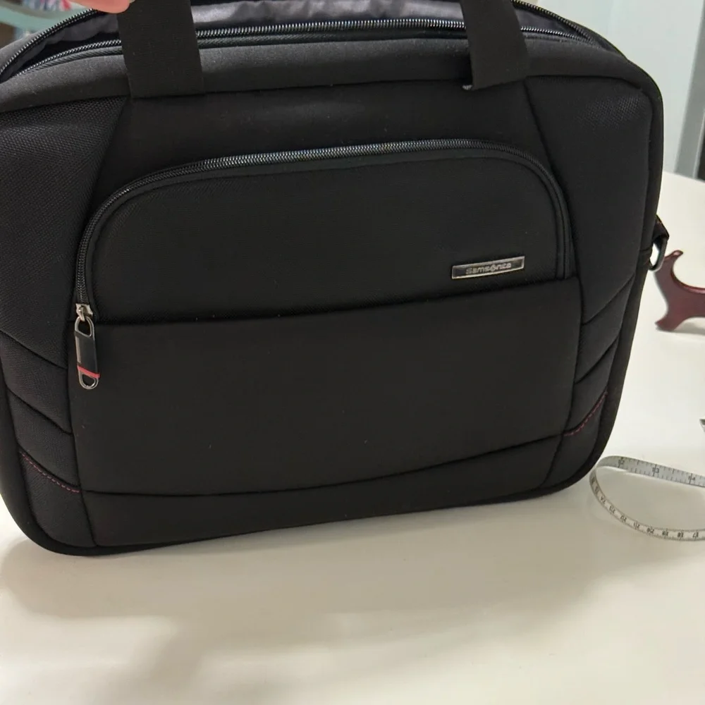 Samsonite laptop carry case w/adj straps un-used blk